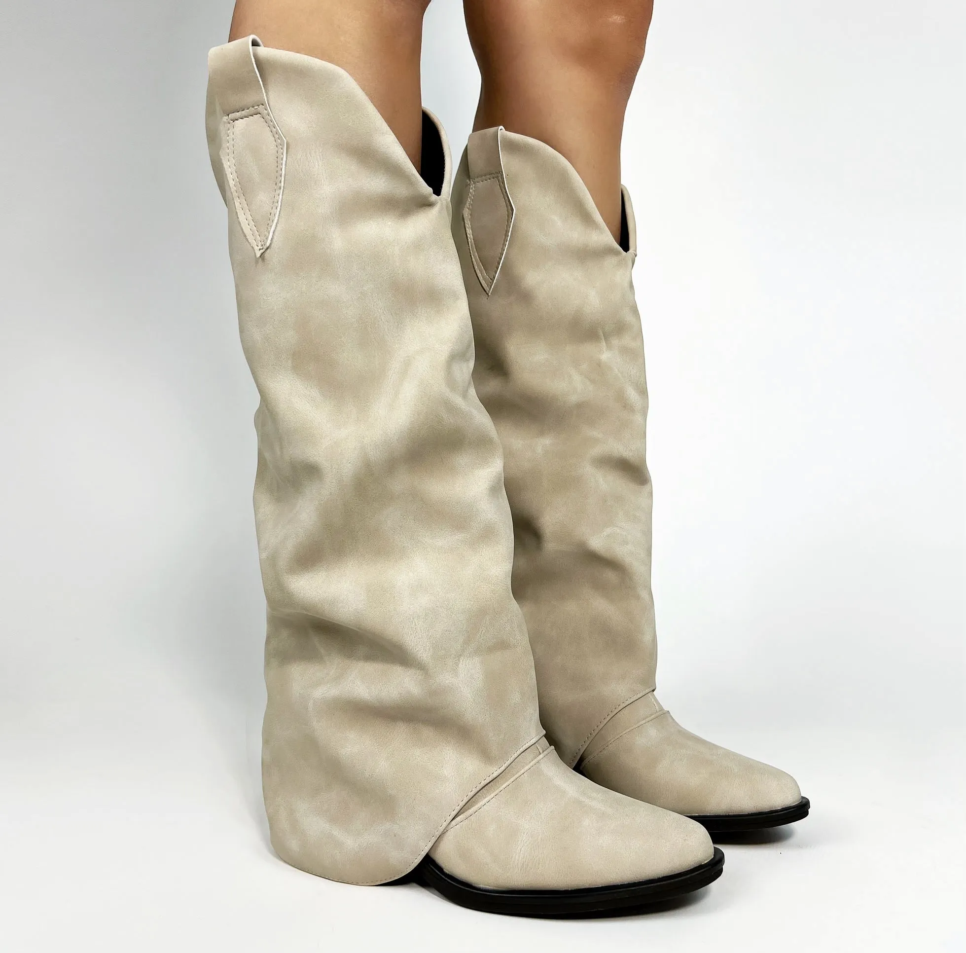 BOTAS COURTNEY BEIGE • PRÓXIMAMENTE DE REGRESO•